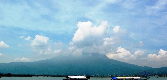 Glimpse of Laguna de Bay